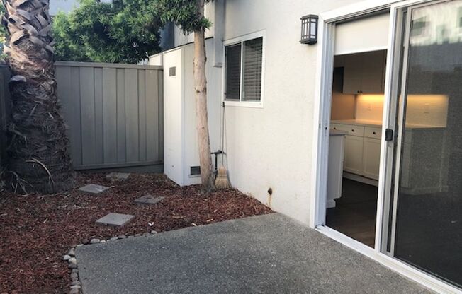 2 beds, 1.5 baths, 1,000 sqft, $3,750, Unit 23