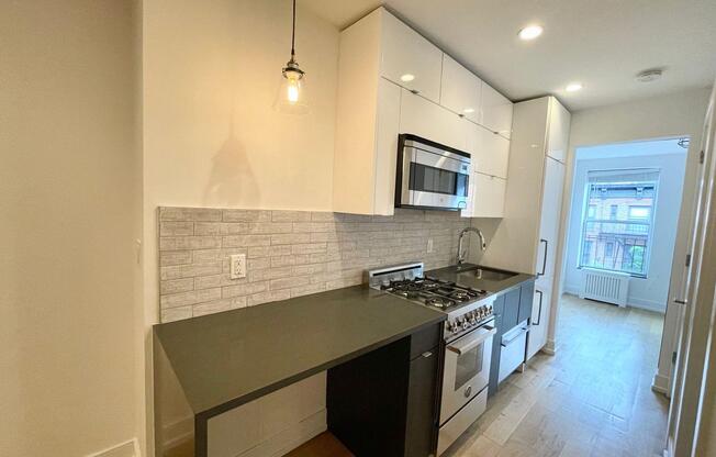 2 beds, 1 bath, $3,610, Unit 14