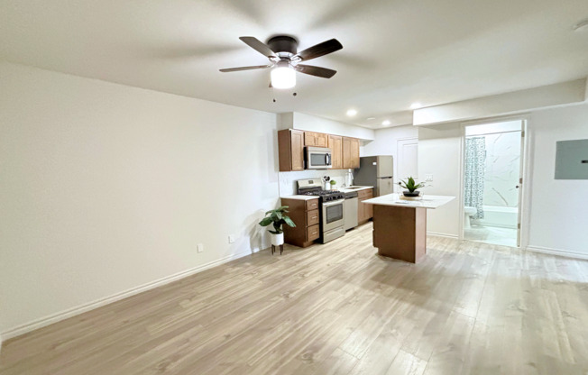 2 beds, 1 bath, 616 sqft, $1,149, Unit 34