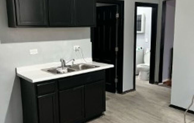 1215 S Homan