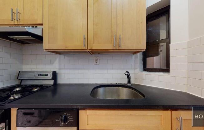 2 beds, 1 bath, $3,500, Unit 2FS