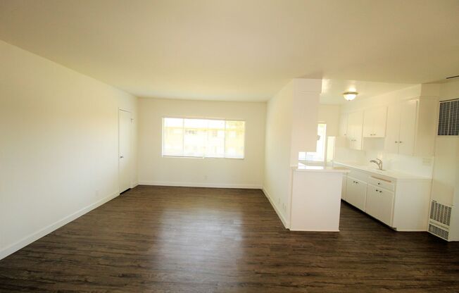 2 beds, 1 bath, $2,350, Unit 87 Baylor Drive