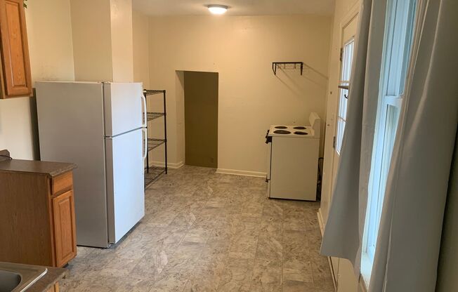 1 bed, 1 bath, $750, Unit Unit #2