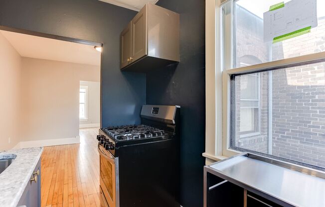 1 bed, 1 bath, 700 sqft, $1,250, Unit 6