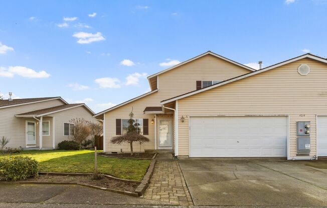 Charming 4-Bedroom Townhouse with Bonus Space and Year-Round Outdoor Living