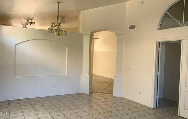 3 bed, 2 bath home w/den and 2 car garage in Goodyear!!