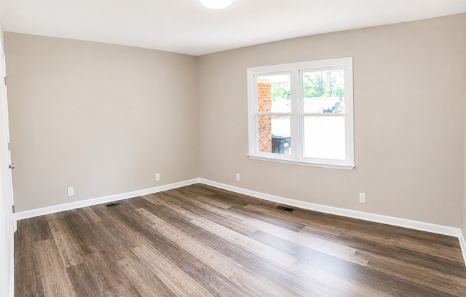 2 Bed 1 Bath Renovated Duplex