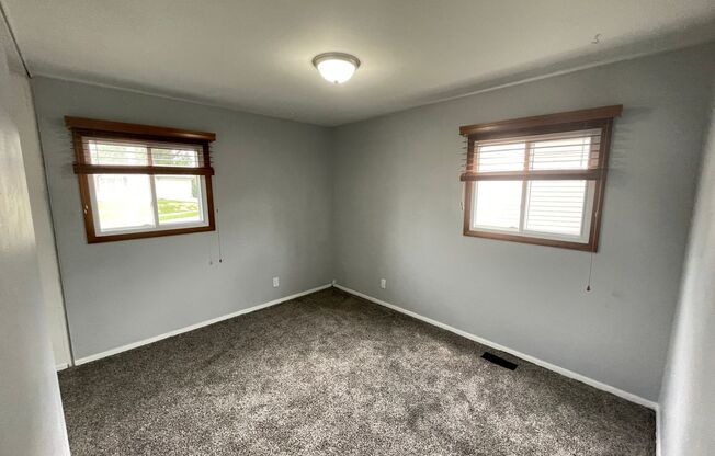 3 beds, 1 bath, $1,295