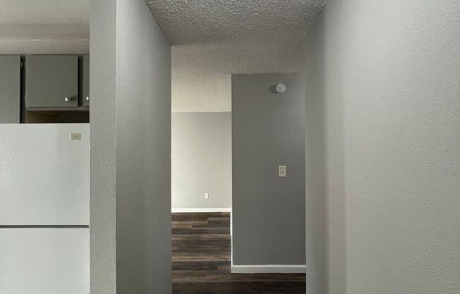 2 beds, 1 bath, 825 sqft, $1,300, Unit 306