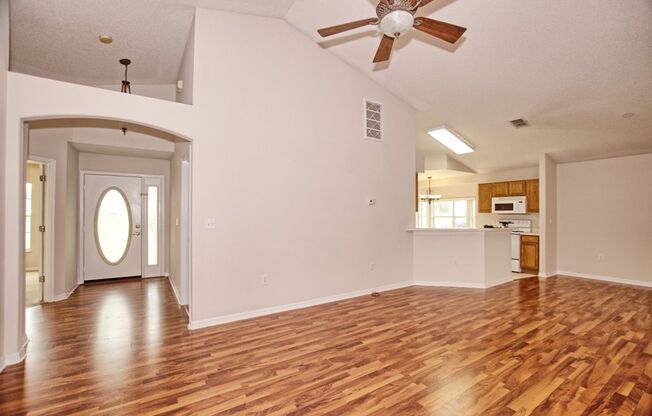 Spacious 3/2 Home For Rent in Davenport with extra Florida/Sun Room!!