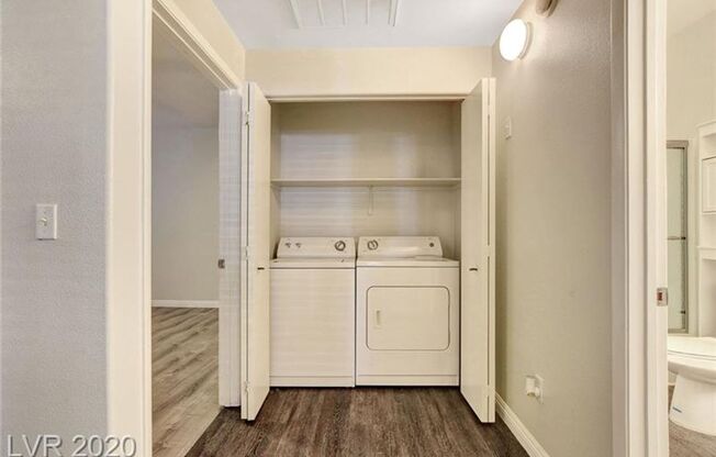 2 beds, 2 baths, $1,600, Unit #1059