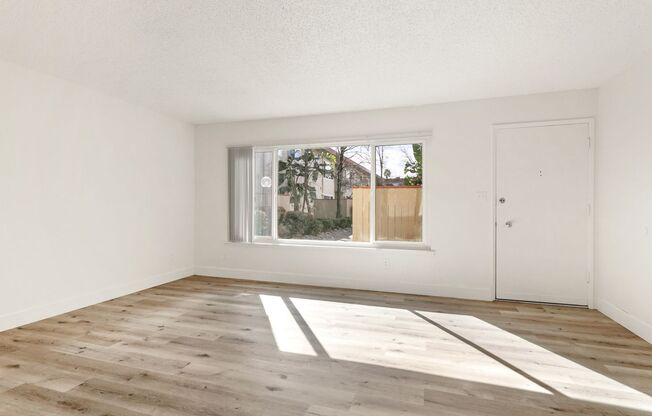 3 beds, 1 bath, 968 sqft, $1,825, Unit 56