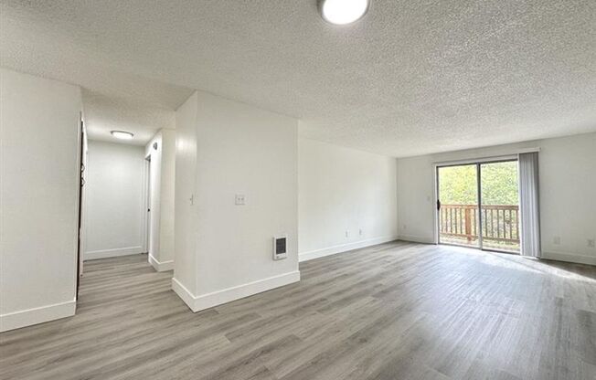 3 beds, 1 bath, 982 sqft, $1,875, Unit 137