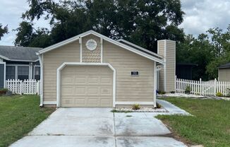 2 Bedroom, 2 Bath Single Family Home in Sanford!