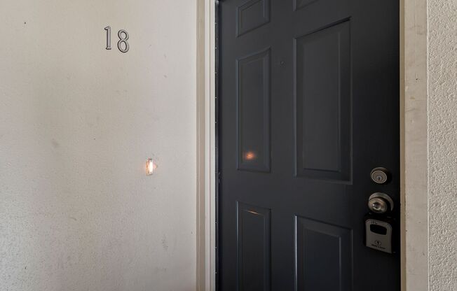 2 beds, 1.5 baths, 960 sqft, $1,750, Unit 18