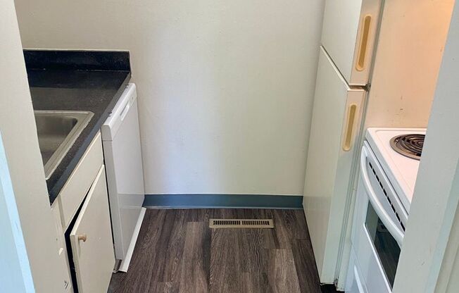 1 bed, 1 bath, 564 sqft, $785, Unit 65B
