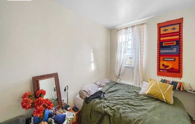 164 W 130 ST