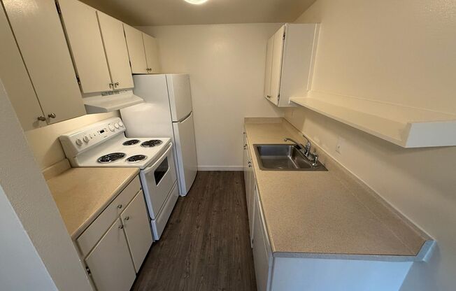 2 beds, 1 bath, 825 sqft, $1,295, Unit 421