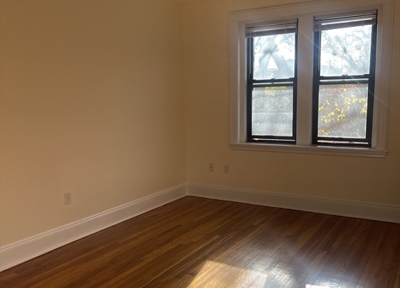 1 bed, 1 bath, 391 sqft, $2,000, Unit 44