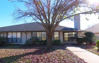 Handsome 3 Bedroom, 2 Bath Duplex w/ Garage in Tyler!