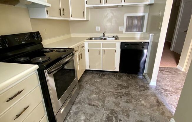 2 beds, 1.5 baths, 1,100 sqft, $1,035, Unit 43