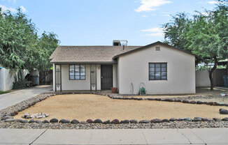 **Charming 3-Bedroom Home in the Heart of Melrose Manor!**