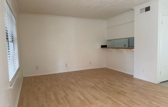 1 bed, 1 bath, 700 sqft, $1,024, Unit LAW9-303