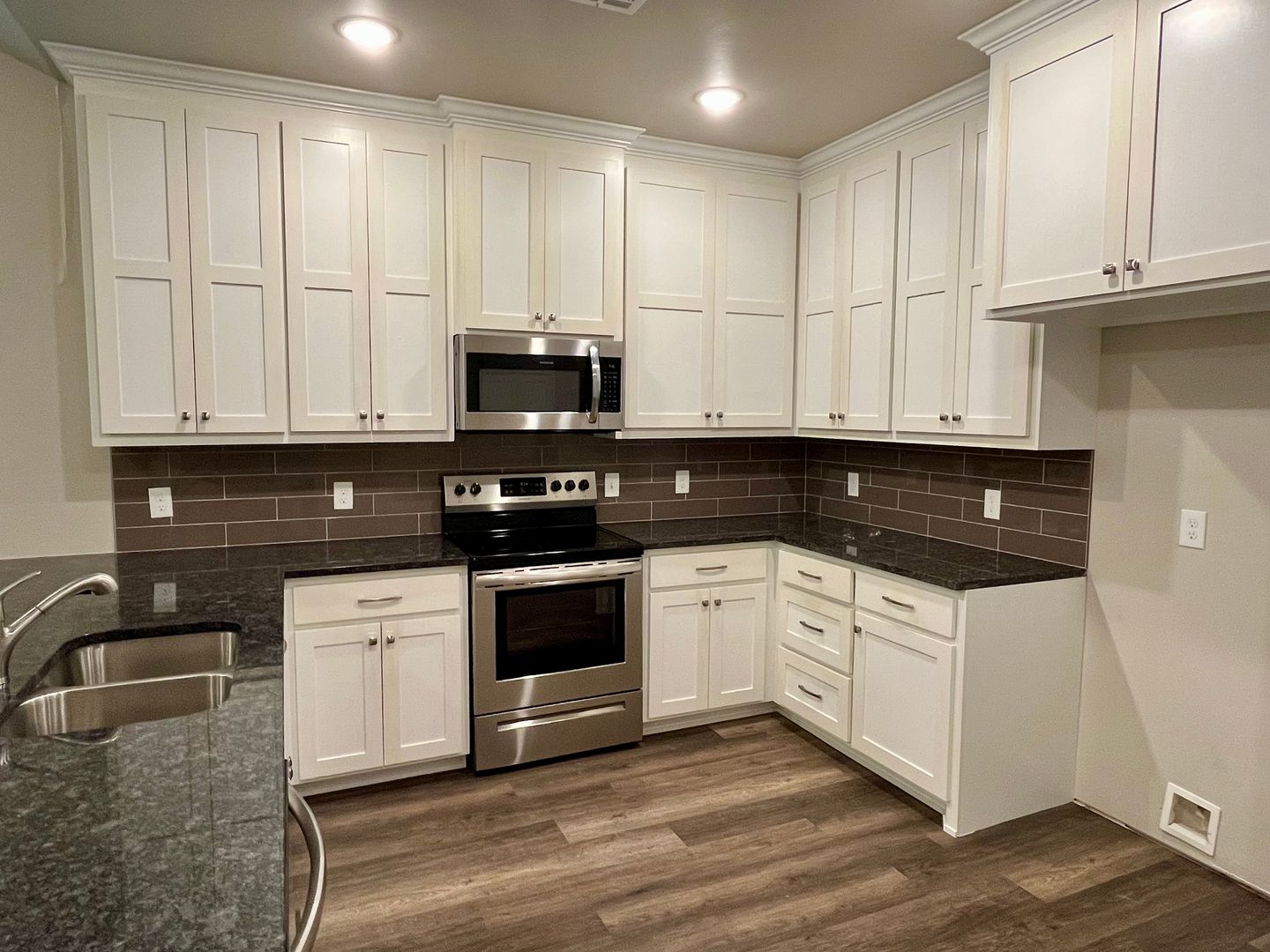 Beautiful 2 Bed 2 Bath!