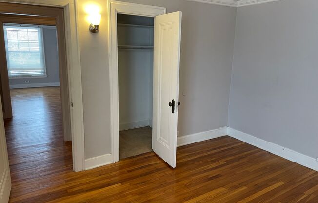 2 beds, 1 bath, 962 sqft, $1,525, Unit 2L