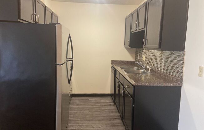 2 beds, 1.5 baths, 1,060 sqft, $1,275, Unit 7700-319