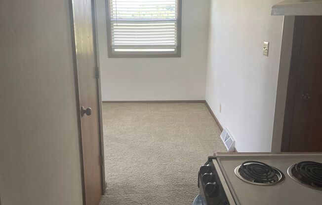 2 beds, 1 bath, 1,000 sqft, $750, Unit 3