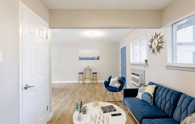 U of M Area! FULLY RENOVATED ONE BEDROOM APARTMENTS NOW AVAILABLE!
