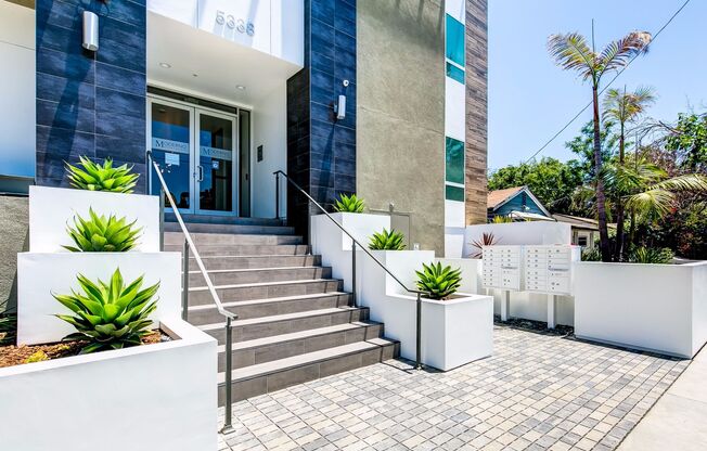MODERNO Luxury Living East