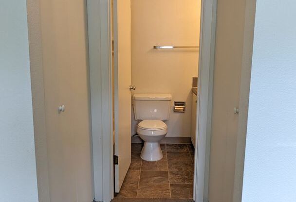 Studio, 1 bath, 350 sqft, $995, Unit 307