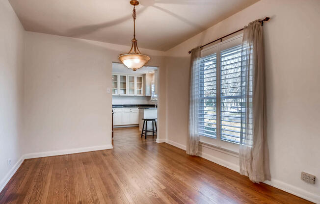 2 beds, 1 bath, $1,900