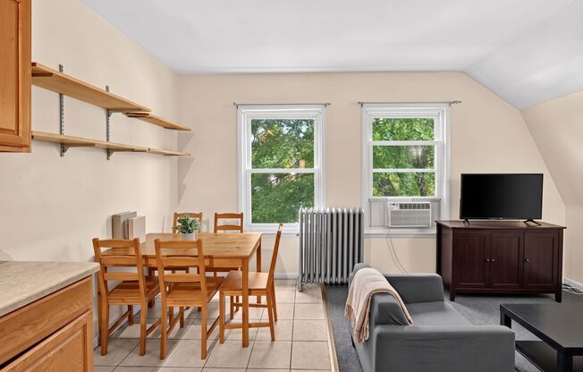 3 beds, 1 bath, 1,500 sqft, $3,100, Unit 3S