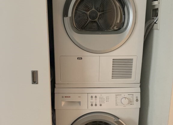 1 bed, 1.5 baths, 921 sqft, $4,200, Unit 511