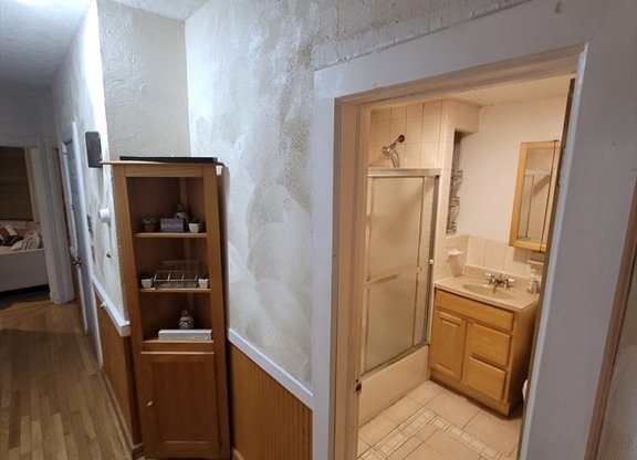 2 beds, 1 bath, 800 sqft, $2,900, Unit 3