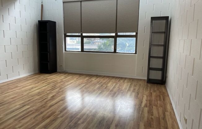 Move in Ready! Spacious 2/1 in town!