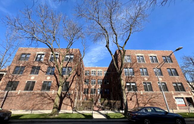 4401 4411 N HAMILTON