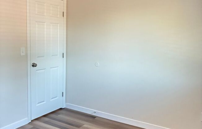 2 beds, 1 bath, 860 sqft, $1,699, Unit E-08