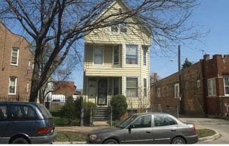 2049 N KOSTNER AVE