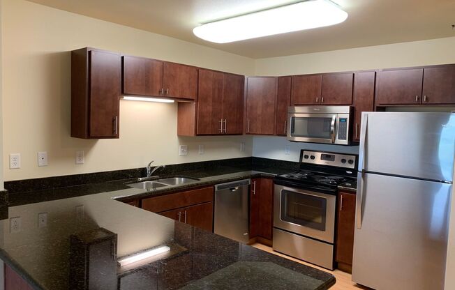 1 bed, 1 bath, 718 sqft, $985, Unit 605-106