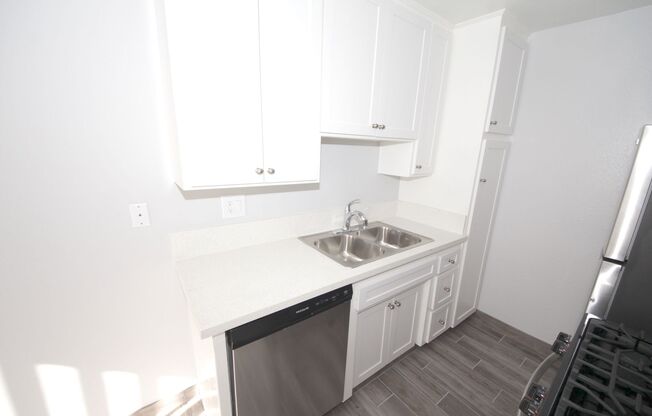 1 bed, 1 bath, $2,295, Unit 33-115