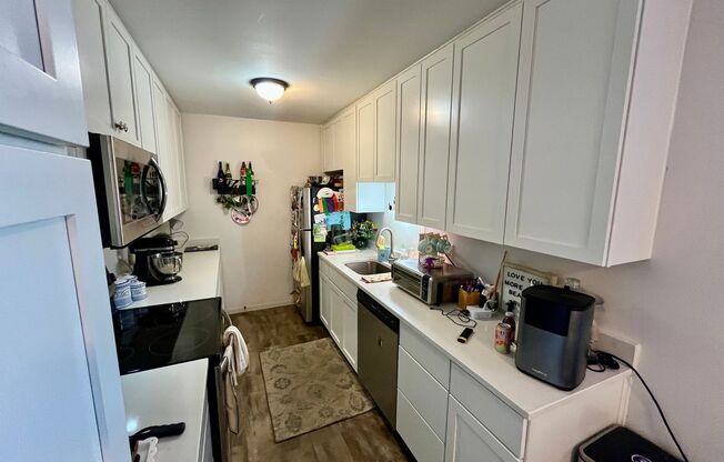 3 beds, 1 bath, $1,625, Unit 308