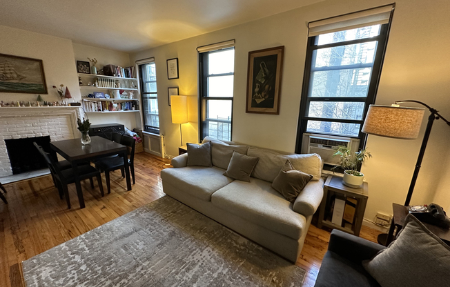 363 W 22 ST