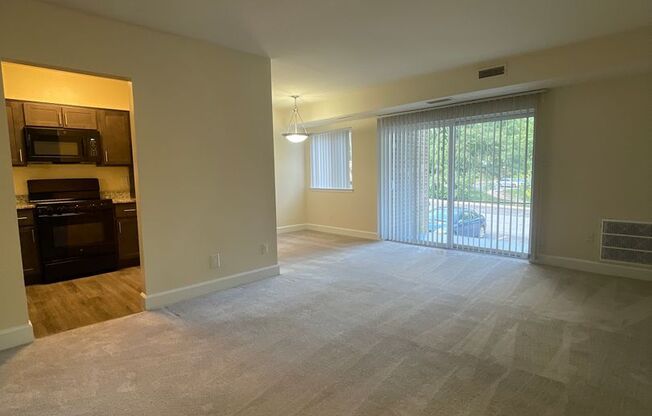 2 beds, 2 baths, 1,000 sqft, $1,990, Unit 14227 #303