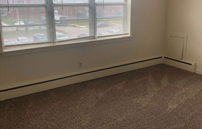 1 bed, 1 bath, 580 sqft, $625, Unit 1300-1311