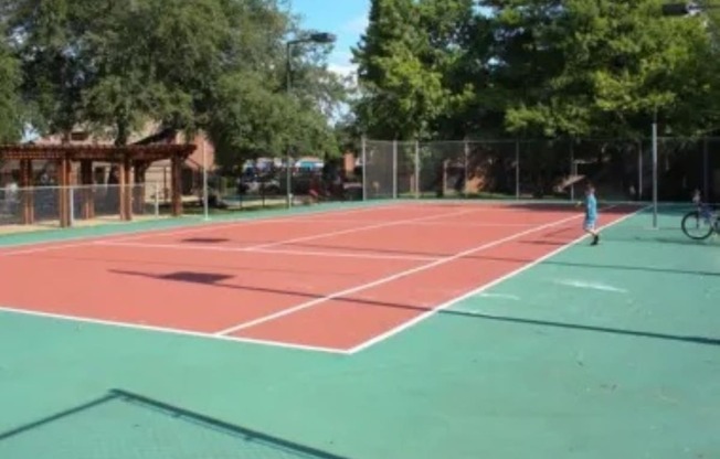 Eastgrove Apartments Tennis Court