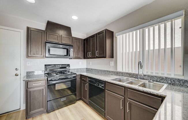 Beautiful 3 Bedroom Mountain’s Edge Rental with Brand-New Luxury Vinyl Flooring!